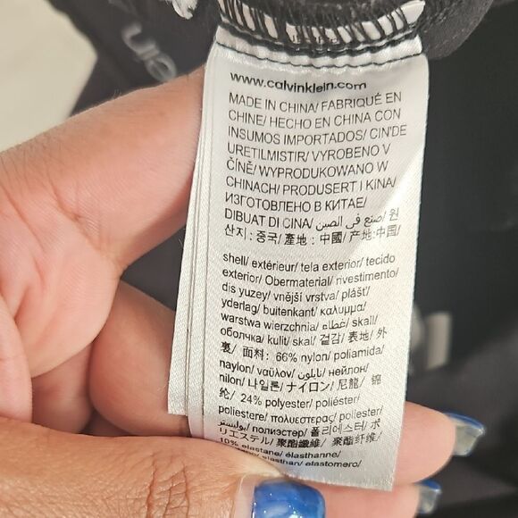 Calvin Klein Black Skinny Pants with Sleek Design - Picture 7 of 16